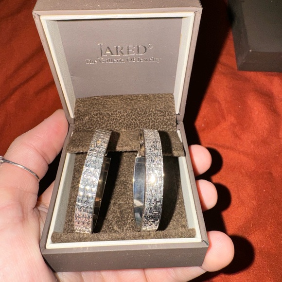 Jared’s diamond cut hoops - Picture 2 of 5